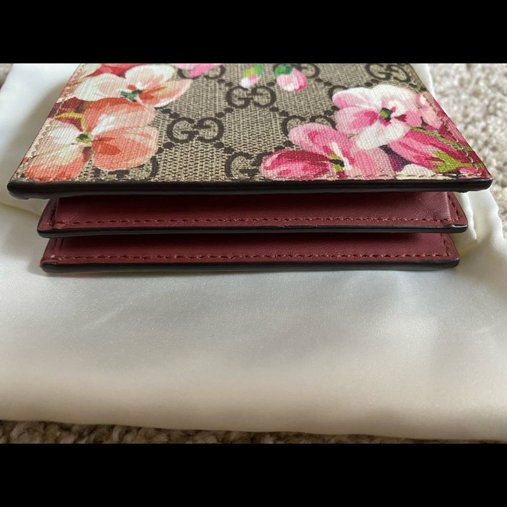 SOLD Gucci blooms Compact Wallet - Picture 10 of 16